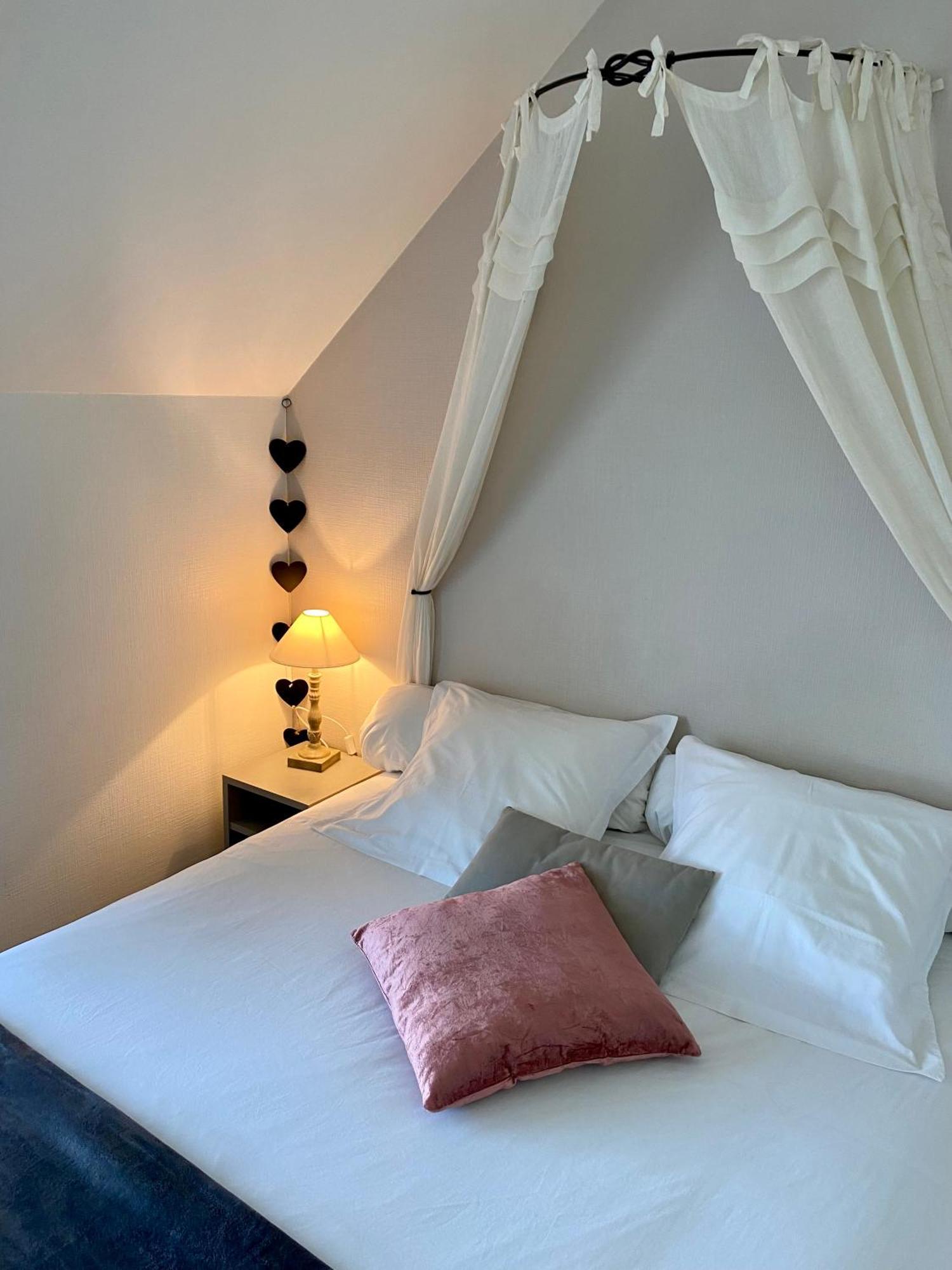 Le Relais De La Hardiesse 6Km Mont St Michel - Chambres Doubles - Suite Spa Privatif Courtils Luaran gambar