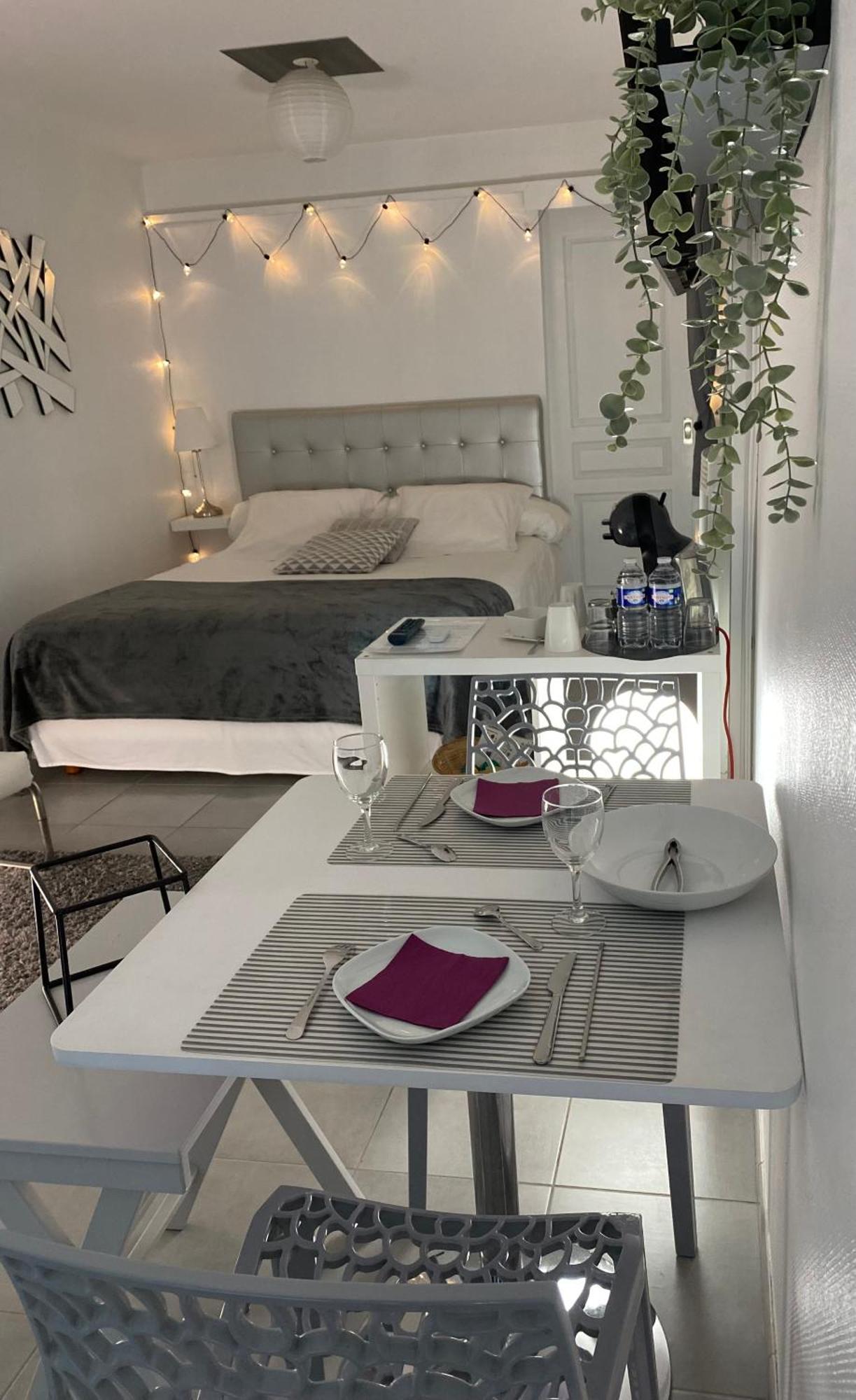 Le Relais De La Hardiesse 6Km Mont St Michel - Chambres Doubles - Suite Spa Privatif Courtils Luaran gambar