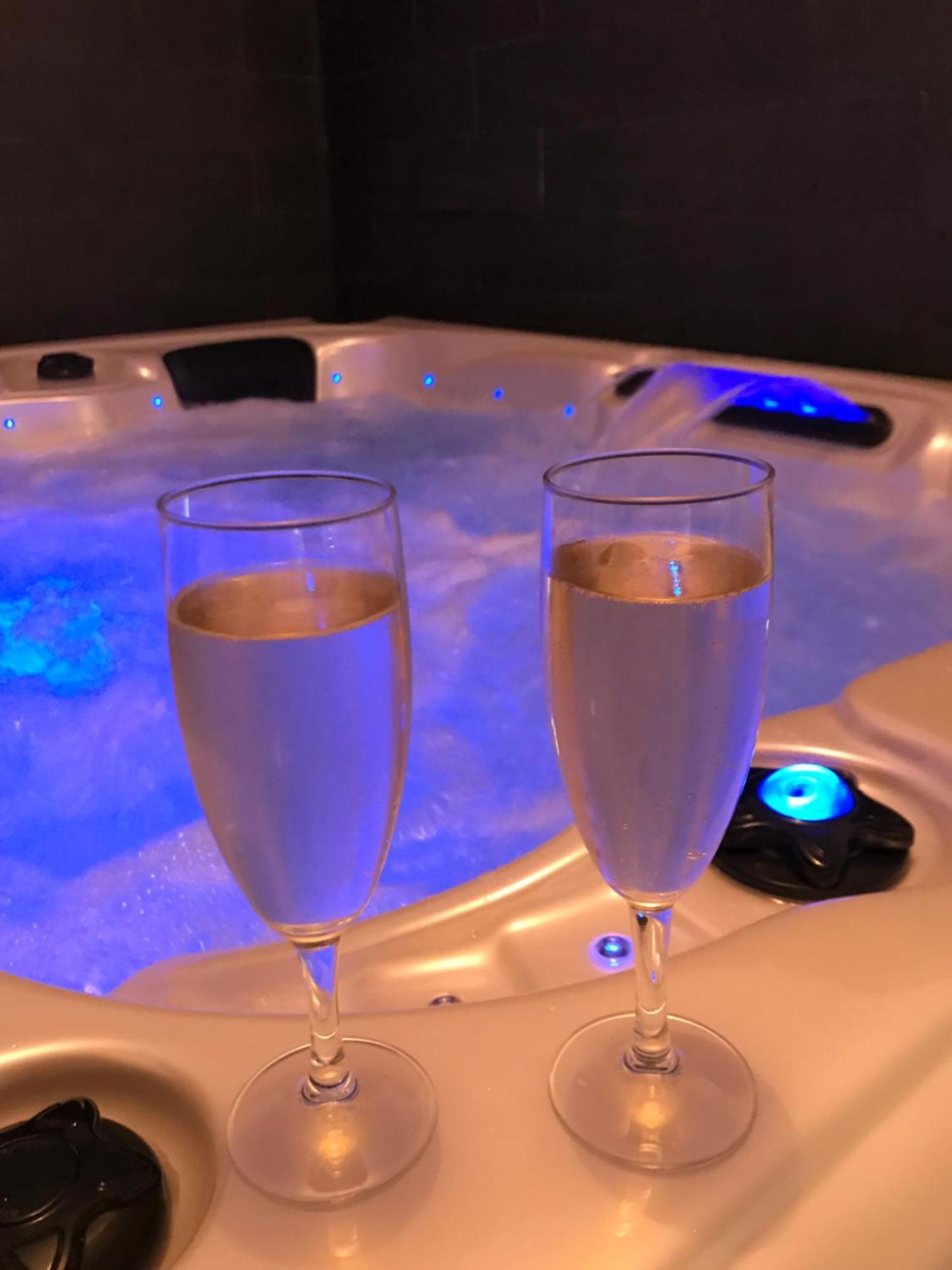 Le Relais De La Hardiesse 6Km Mont St Michel - Chambres Doubles - Suite Spa Privatif Courtils Luaran gambar